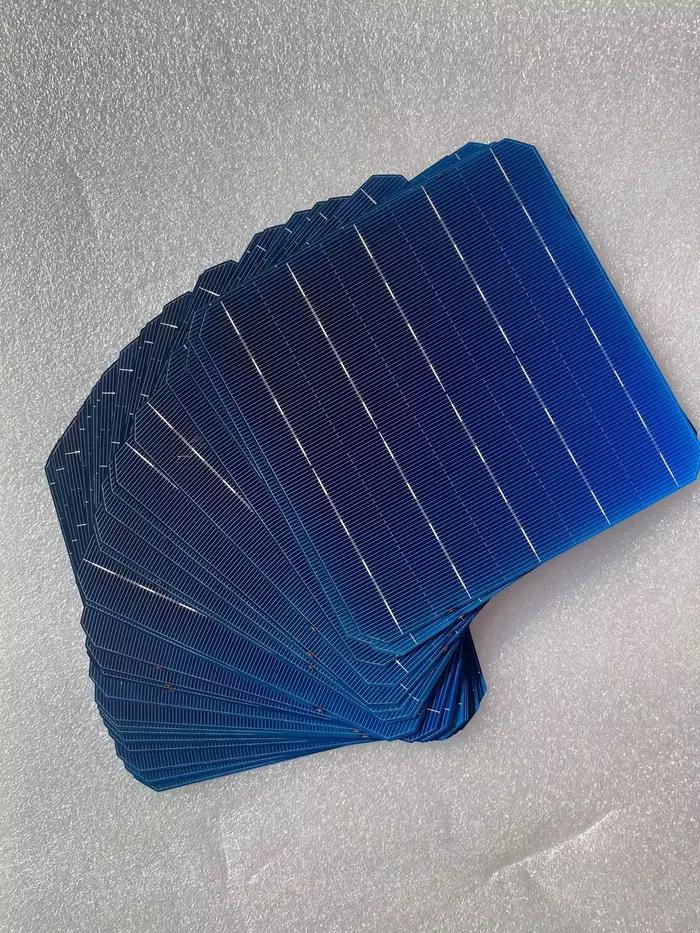 100 pièces 5.35W 0.5V 21.8% efficacité Grade A 156*156MM cellule solaire en silicium monocristallin 