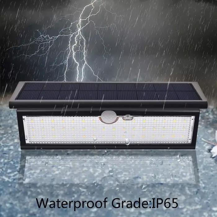Panneau solaire LED étanche 4 modes d'éclairage moderne pour sécurité extérieure jardin cour patio clôture rue