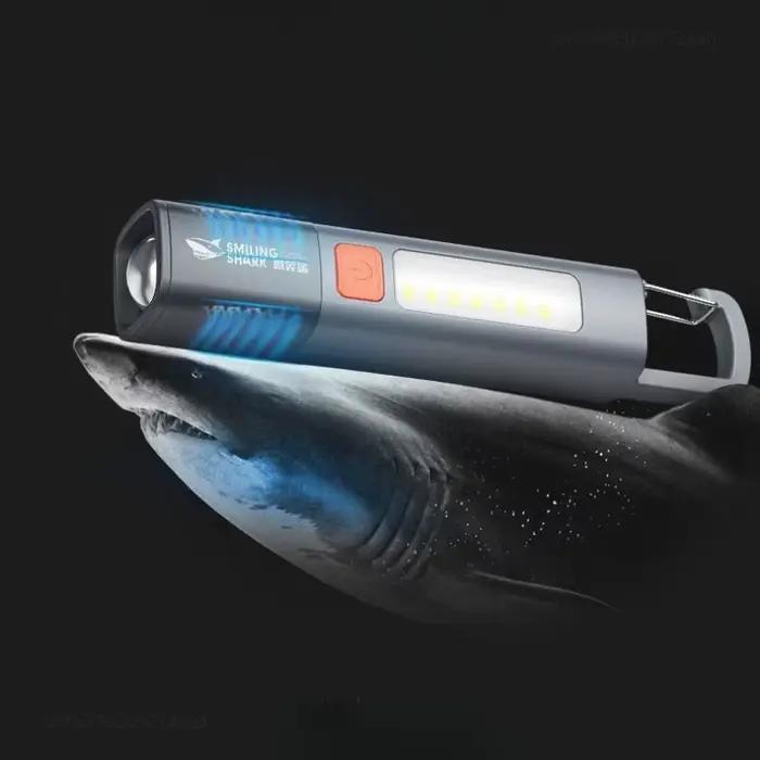 Nouvelle lampe torche d'extérieur portable à lumière puissante