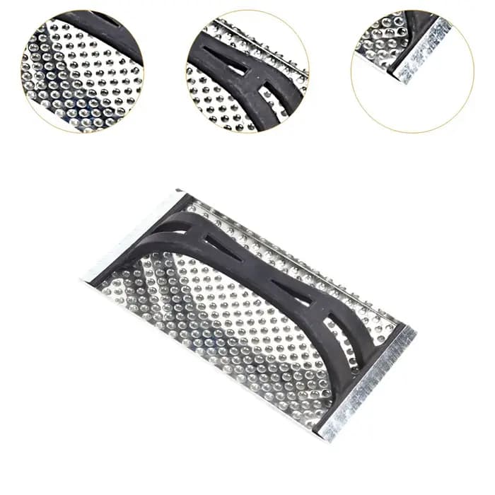 Plâtre de truelle d'isolation de mur extérieur avec le panneau de rugissement de ponçage de trous