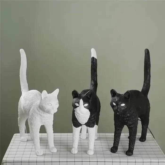 Lampe de Table Nordique Chat Noir en Résine, Luminaire Décoratif d'Nik, Idéal pour une Chambre à Coucher, un Bureau, une Salle à Manger ou un Hôtel