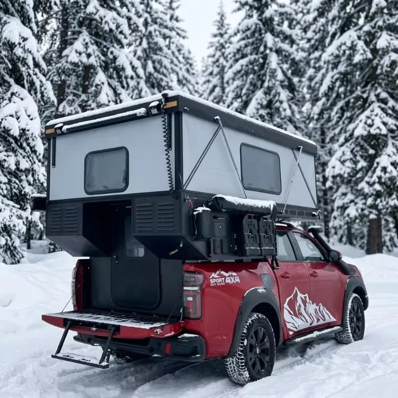 Camping-car élégant et confortable avec matelas rembourrés et portes avec écran de confidentialité p