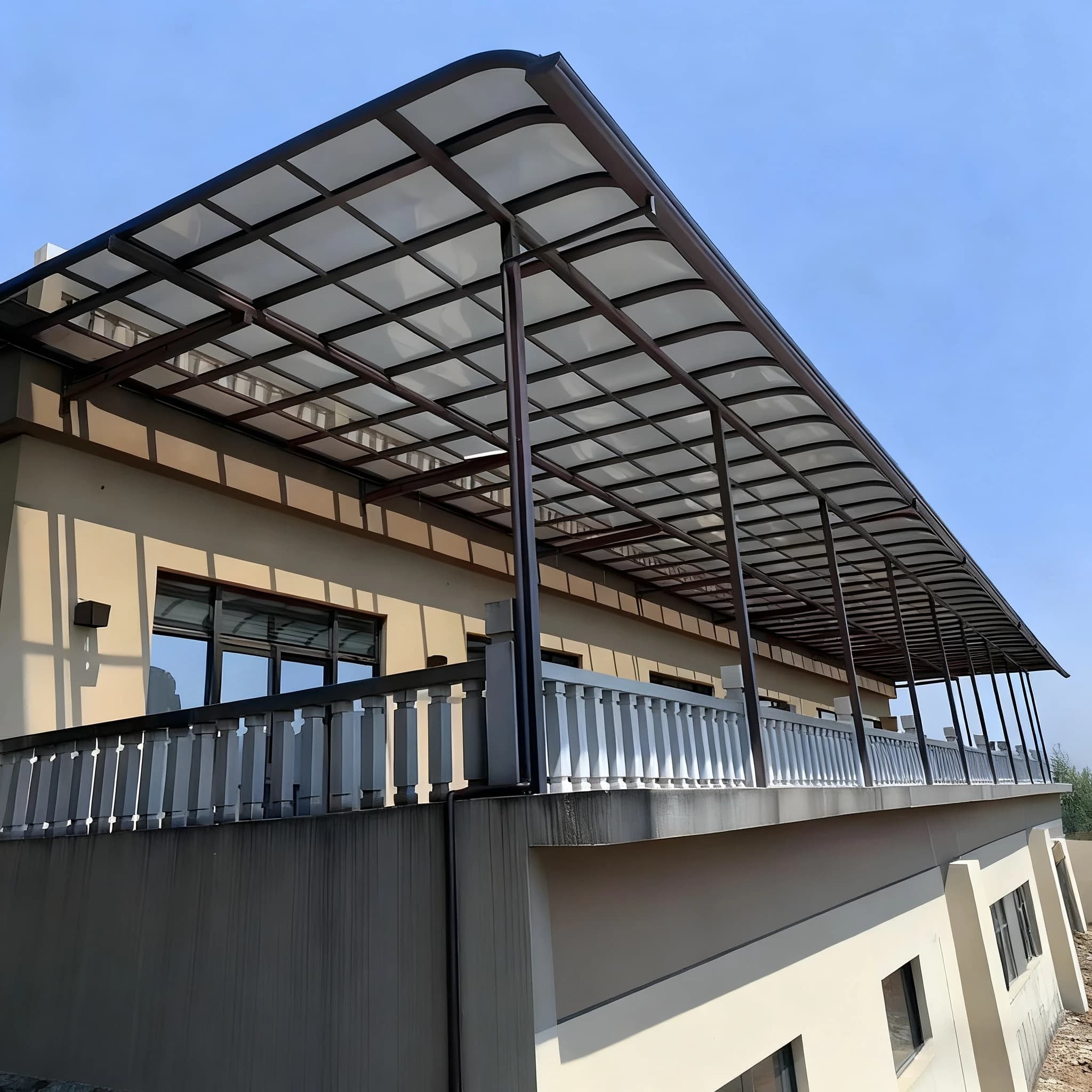 Auvent extérieur en aluminium de pare-soleil de pluie-champon de maison de cour insonorisée de Polyc