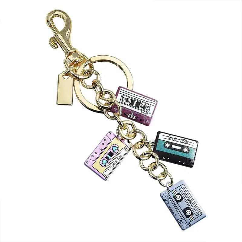 Porte-clés vintage en forme de cassette audio, souvenir des années 80 et 90, accessoire de mode élég