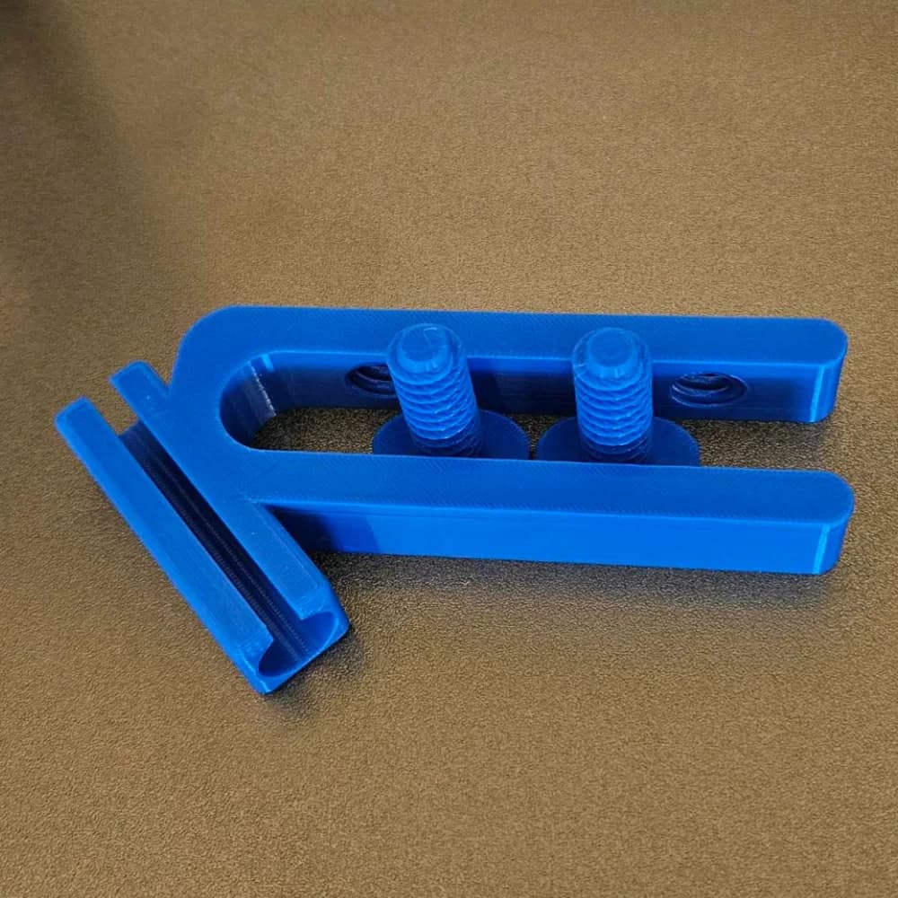 Clip de fixation pour seau et tuyau d'arrosage, un accessoire pratique conçu spécifiquement pour l'a