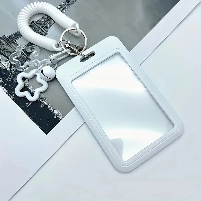 Porte-carte d'identité rétractable en plastique en forme d'étoile colorée avec porte-clés. Mignon et