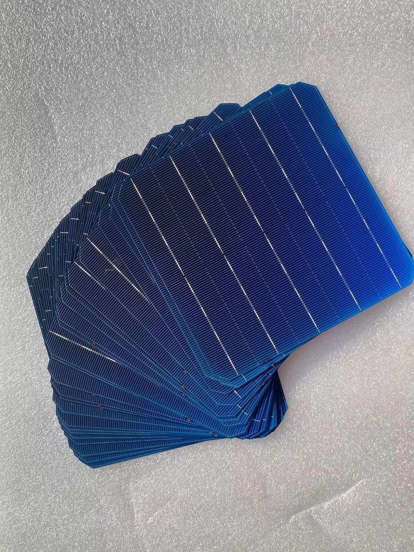 100 pièces 5.35W 0.5V 21.8% efficacité Grade A 156*156MM cellule solaire en silicium monocristallin 