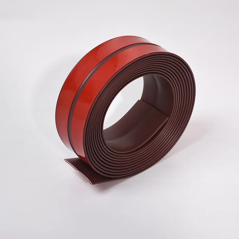 Bande décorative autocollante flexible pour les coins et les bords, adaptée aux protections murales 