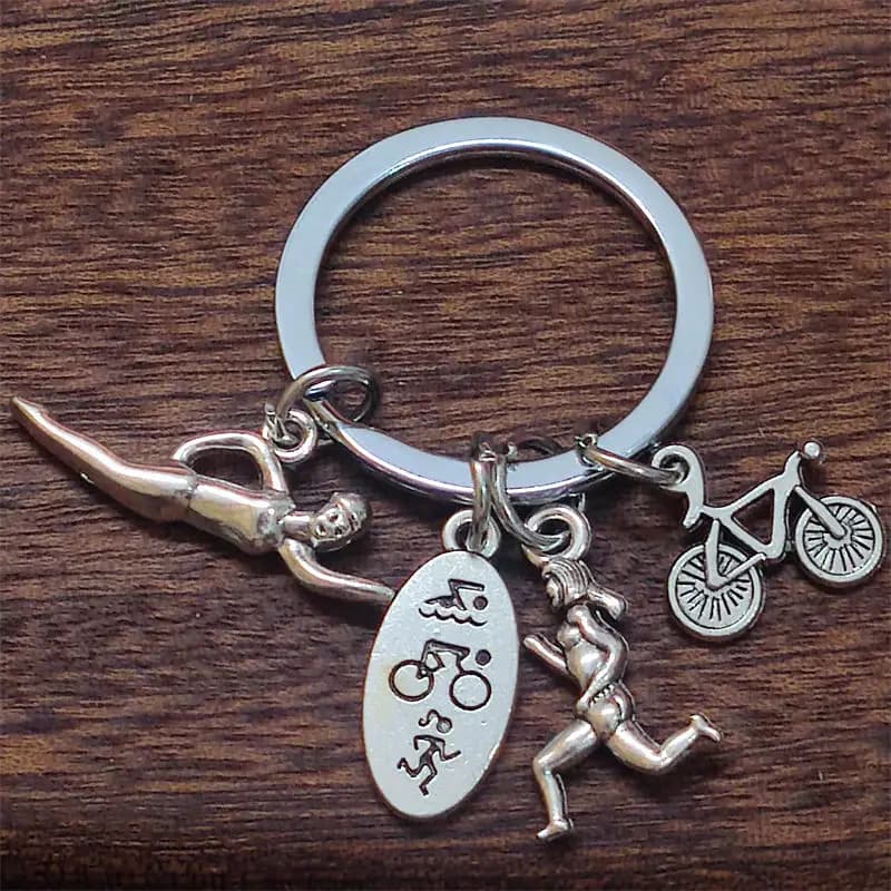 Triathlon natation course vélo cavalier coureur nageur sport porte-clés, couleur argent, femmes bijoux homme accessoire pendentif mode