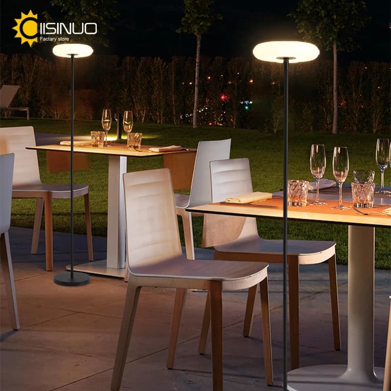 Lampadaire extérieur lumière à énergie solaire 4400 mAh batterie Rechargeable lumière sans fil USB-C chargé IP54 lampe pour pelouse piscine jardin