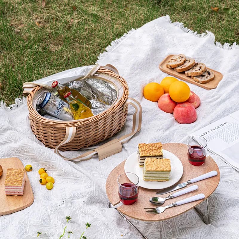 Panier de pique-nique artistique en rotin avec design portable, pique-nique extérieur facile à ouvrir et confortable