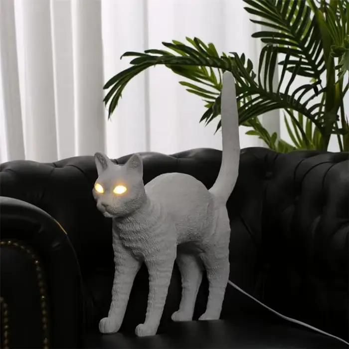 Lampe de Table Nordique Chat Noir en Résine, Luminaire Décoratif d'Nik, Idéal pour une Chambre à Coucher, un Bureau, une Salle à Manger ou un Hôtel