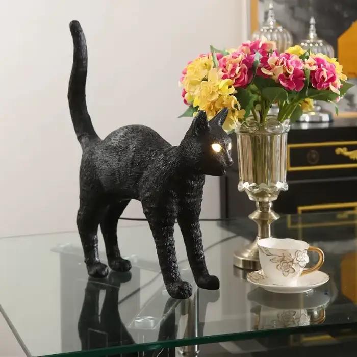 Lampe de Table Nordique Chat Noir en Résine, Luminaire Décoratif d'Nik, Idéal pour une Chambre à Coucher, un Bureau, une Salle à Manger ou un Hôtel