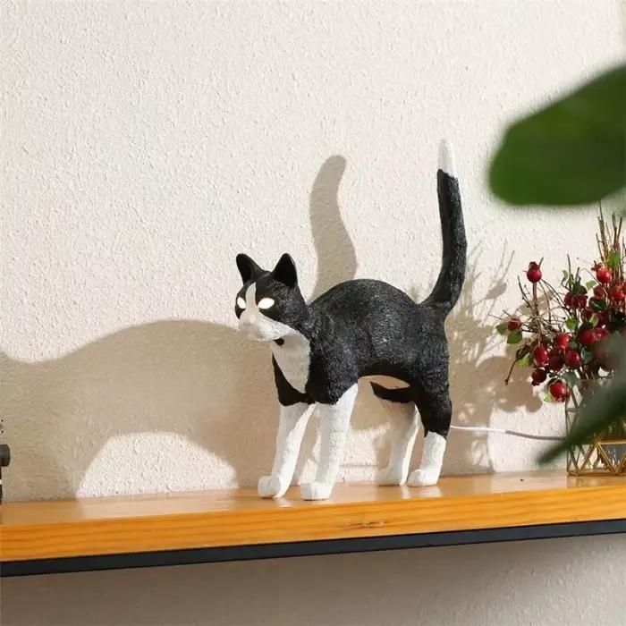 Lampe de Table Nordique Chat Noir en Résine, Luminaire Décoratif d'Nik, Idéal pour une Chambre à Coucher, un Bureau, une Salle à Manger ou un Hôtel