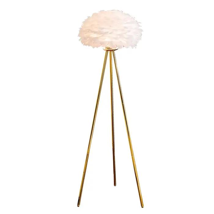 Plume lampadaire salon canapé Simple lumière lampe de luxe nordique créatif Ins fille Net rouge chaud romantique chambre lampe