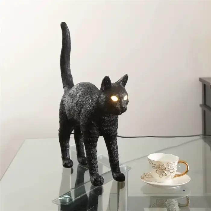 Lampe de Table Nordique Chat Noir en Résine, Luminaire Décoratif d'Nik, Idéal pour une Chambre à Coucher, un Bureau, une Salle à Manger ou un Hôtel