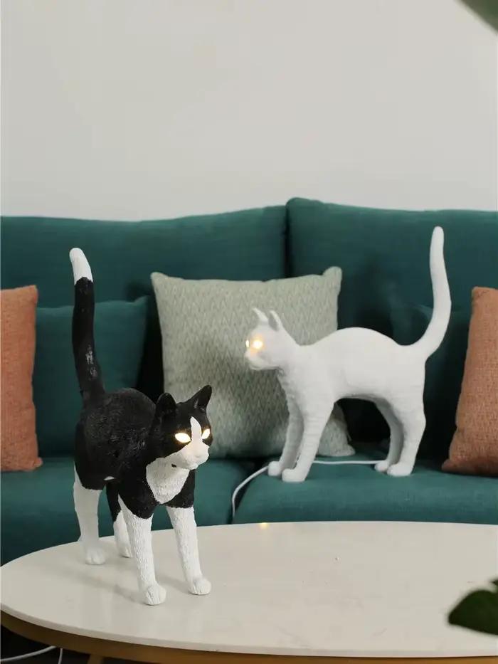 Lampe de Table Nordique Chat Noir en Résine, Luminaire Décoratif d'Nik, Idéal pour une Chambre à Coucher, un Bureau, une Salle à Manger ou un Hôtel