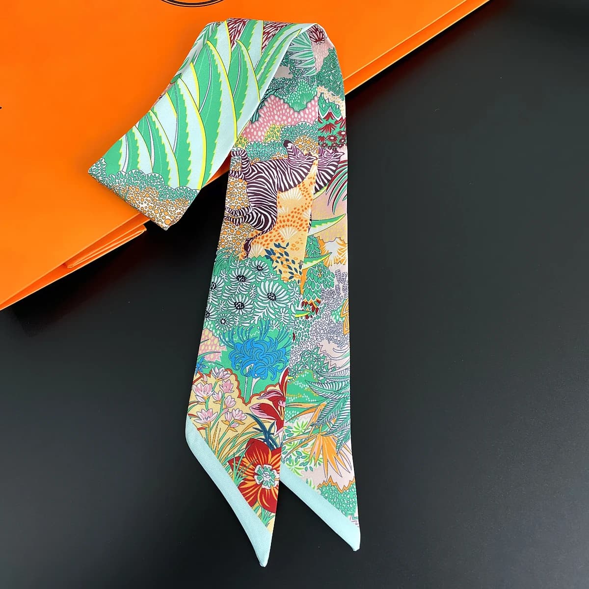 2026 Brand Design Foulard en Soie de Luxe pour Femme, Motif Zèbre et Fleurs, Bandeau de Mode, Foular