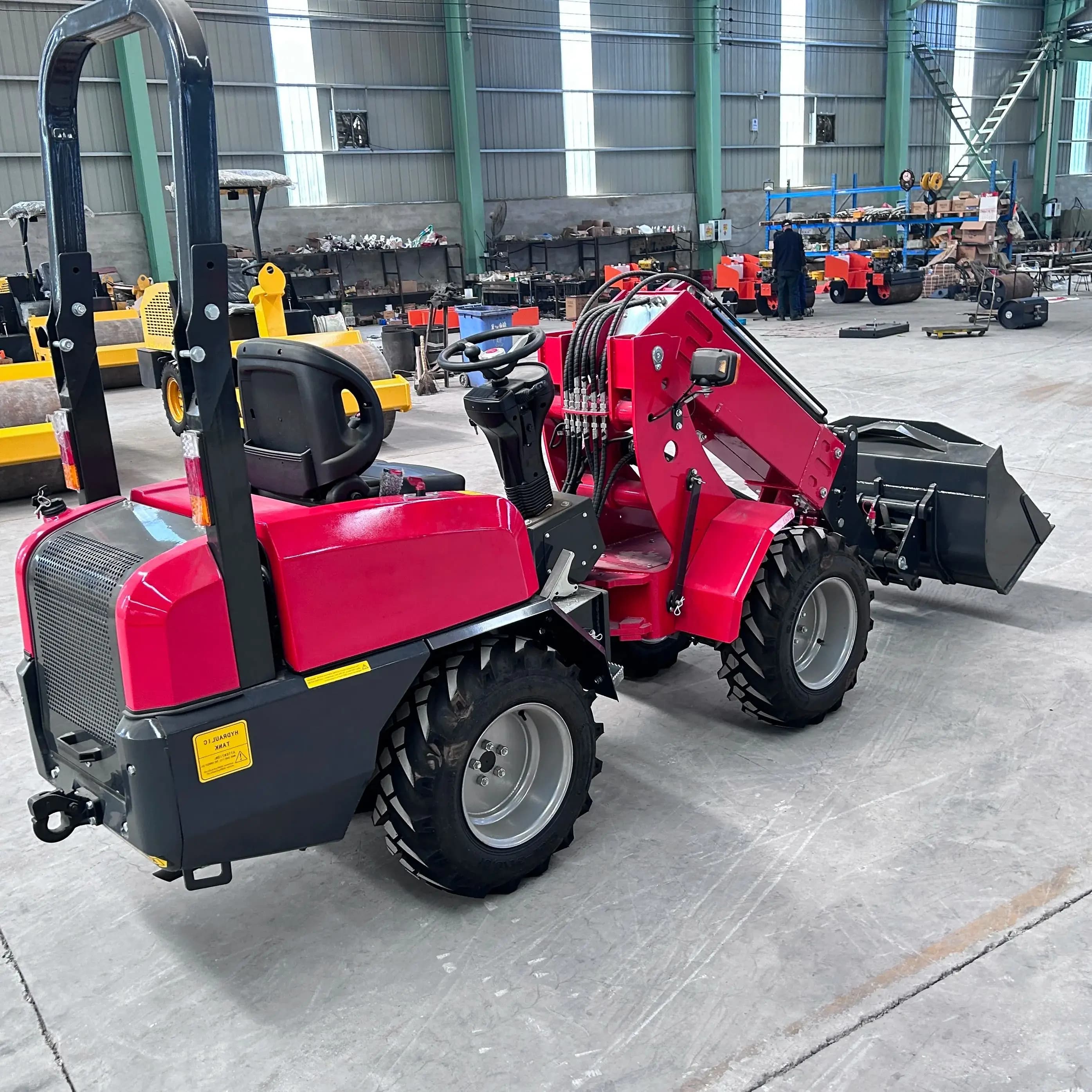 Chine Mini chargeur frontal à bras télescopique 2 tonnes 2,5 tonnes 3 tonnes chargeuse sur pneus télescopique compacte